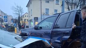 Pościg po kradzieży paliwa. Jeep zatrzymany po kontrolowanym zderzeniu