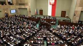 Sejm podzielony ws. SAFE. Ostre starcie o miliardy na obronność