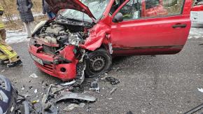 Czołowe zderzenie w Murowie. Jedna osoba trafiła do szpitala