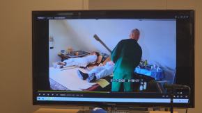 Ruszył proces 60-latka oskarżonego o usiłowanie zabójstwa brata siekierą