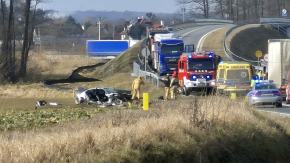 Dachowanie BMW w Siedliskach. Dwie osoby ranne