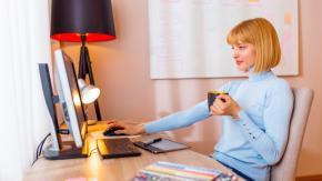 Marzysz o pracy z dowolnego miejsca na świecie? Studia z IT mogą Ci to umożliwić!