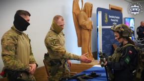 Za kulisami policyjnej służby. Uczniowie odwiedzili komendę w Opolu