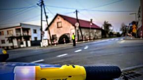 Pijany rowerzysta leżał na jezdni i częściowo blokował ruch