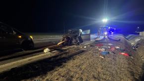 Nocny wypadek na DW901 w Bzinicy Starej. Jedna osoba trafiła do szpitala