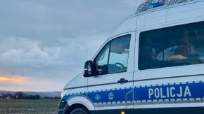 Pasażerowie bez pasów, a kierowca bez uprawnień