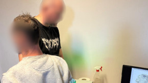 Znaleźli kartę i zaczęli płacić. Troje zatrzymanych usłyszało 31 zarzutów