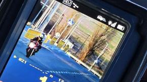 Poszalał na motorze. Teraz na trzy miesiące stracił prawo jazdy