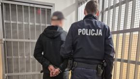 Chciał wynieść skradziony alkohol w skradzionej reklamówce, a trafił do więzienia