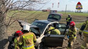 Wypadek na DK45 w Kuniowie. W aucie dwoje dzieci