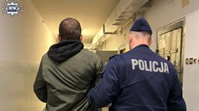 Pijany kierowca uderzył w drzewo. Dziecko w ciężkim stanie, sprawca trafił do aresztu