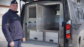 Specjalistyczne radiowozy do transportu psów służbowych trafiły do opolskiej Policji