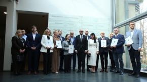 Sportowe inwestycje z dofinansowaniem. Umowy dla ośmiu samorządów