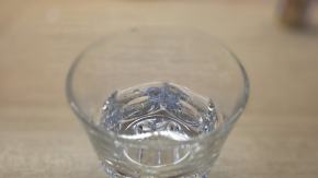 Ile wody dziennie trzeba pić? Nowe badania podważają popularną zasadę