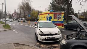 Zderzenie trzech pojazdów na DK-39 w Namysłowie. Jedna osoba ranna