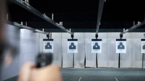 Wypadek na strzelnicy w powiecie brzeskim. Mężczyzna postrzelił się podczas treningu