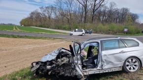 Niebezpieczne wyprzedzanie pod Nysą. Dwie osoby trafiły do szpitala