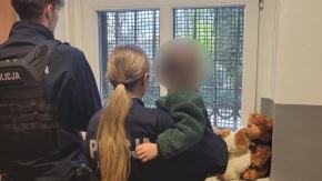 Zaopiekowali się 3-latką, która sama spacerowała po mieście