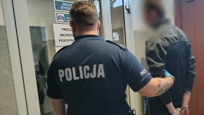 Mefedron między ładowarką i latarką w kuchennym koszyczku - do sprawy zatrzymany 19-latek