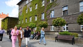 Wizyta minister edukacji w Opolu. Spotkania z nauczycielami i maturzystami