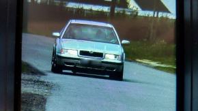 Pędził przez wieś mając na liczniku 105 km/h