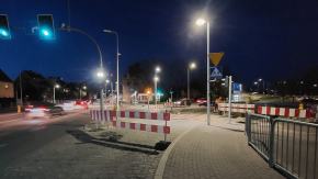 Awaria wodociągu przy Niemodlińskiej. Utrudnienia dla pieszych i autobusów