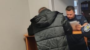 26-latek wpadł z amfetaminą po tym, jak awanturował się na klatce schodowej