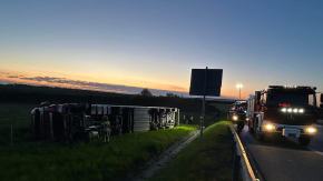 Ciężarówka w rowie na A4