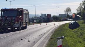 Zderzenie czołowe na DK40. Dwóch kierowców trafiło do szpitala