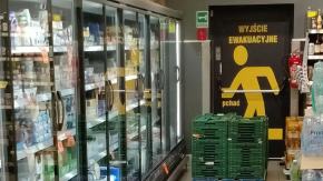 Pił alkohol miedzy półkami i kradł towar - teraz odpowie przed sądem