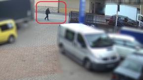 Podczas wędrówki ukradł portfel i samochód, a później pijany wjechał nim do rowu WIDEO