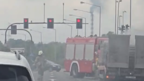 Samochód ciężarowy zapalił się na obwodnicy Opola
