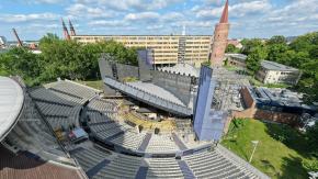 W amfiteatrze trwa montaż sceny. Opole przygotowuje się do czterech dni muzycznego święta