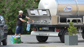 Szósty tydzień bez wody pitnej w Komorznie. Mieszkańcy nadal czekają na przełom