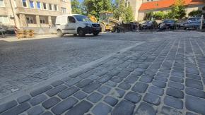 Pamiętacie te betonowe płyty? Parking przy Mickiewicza przechodzi remont