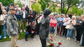 Kora wróciła do Opola. Odsłonięto pomnik artystki w symbolicznym miejscu