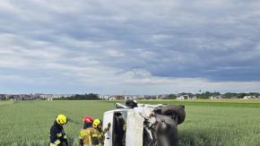 Poważny wypadek pod Strzelcami Opolskimi. Jeden z mężczyzn walczy o życie