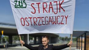 Pracownicy ZUS wyszli od biurek. Chcą 1200 zł podwyżki