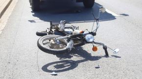 Zderzenie samochodu z motocyklem na ulicy Oświęcimskiej. Jedna osoba trafiła do szpitala