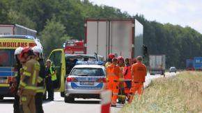 Zderzenie ciężarówki z busem na A4. Dwie osoby poszkodowane