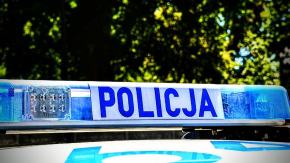 Płaczące niemowlę samo w zamkniętym samochodzie - zareagowała zaniepokojona mieszkanka