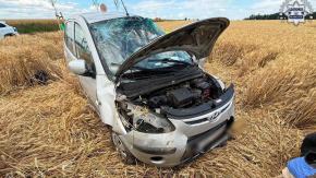 Hyundai to nie traktor. 74-latek z ponad 3 promilami zakończył jazdę na polu