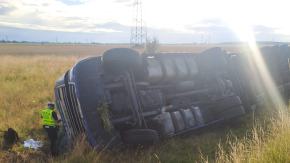 Ciężarówka przewróciła się na A4. Kierowca trafił do szpitala