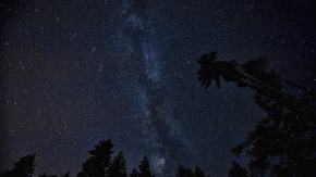 Nawet 100 meteorów na godzinę. Kiedy oglądać Perseidy?