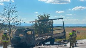 Ogień strawił busa z meblami na DK41. Trasa Nysa-Prudnik znów przejezdna