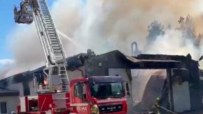 Pożar stolarni w gminie Wilków. Na miejscu pracują służby