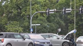 Wypadek na skrzyżowaniu Ozimskiej i Plebiscytowej. Trzy osoby w szpitalu