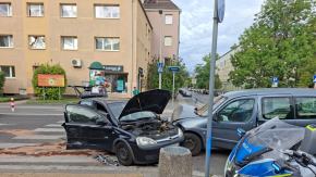 Cztery samochody zderzyły się na skrzyżowaniu Katowickiej i Kośnego