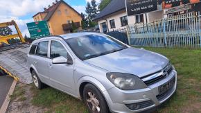 Zderzenie Audi i Opla w Praszce. Jedna osoba trafiła do szpitala
