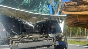 Wypadek trzech ciężarówek na A4. Na miejscu lądował LPR